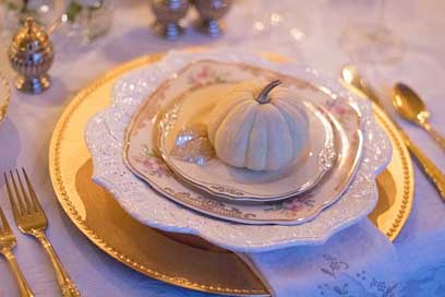Holiday-Table  Thanksgiving-Table Table-Setting Picture