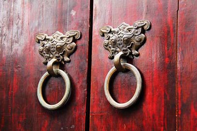 Wood-Door Novelties Treats Ancient-Door-Locks Picture