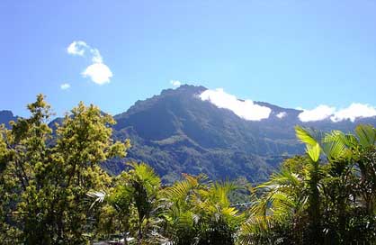 Mountain Blue-Sky Hiking Crown Picture