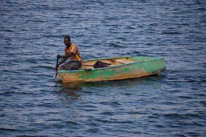 Fishing-Boat Zimbabwe Karibasee Boat Picture